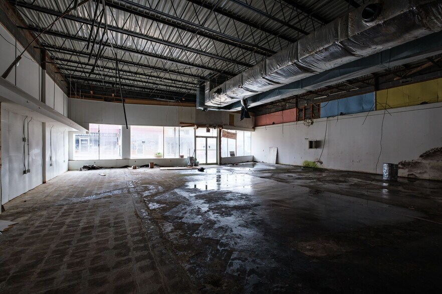 More Photos Of 322 W Main St, Waynesboro General Retail For Sale