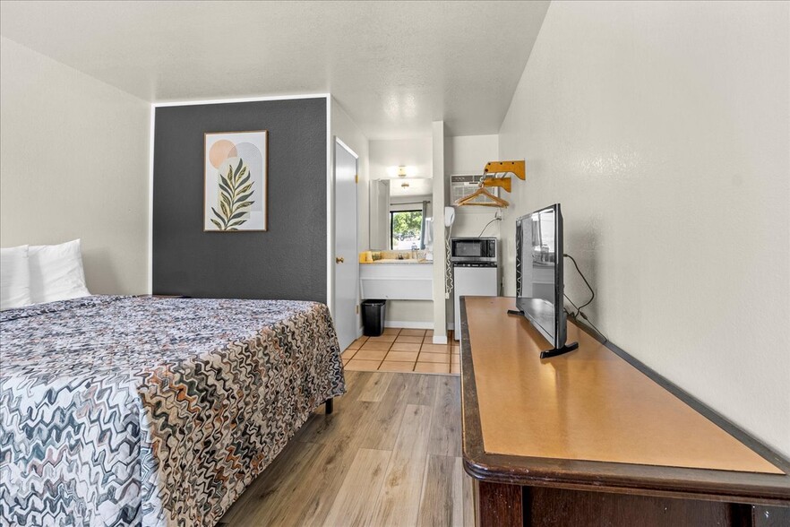 More Photos Of 1013 Front St, Soledad Hotel For Sale