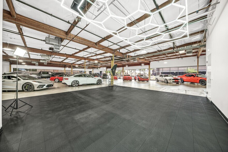More Photos Of 14505 N Hayden Rd, Scottsdale Light Distribution For Lease