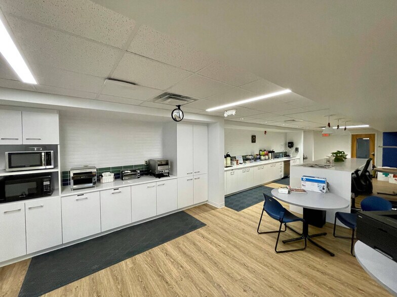More Photos Of 249 Western Ave, Augusta Office For Sale