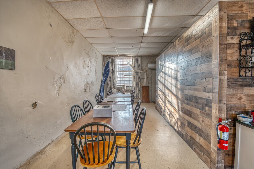 More Photos Of 103 Church St, Jasper Office Residential For Sale