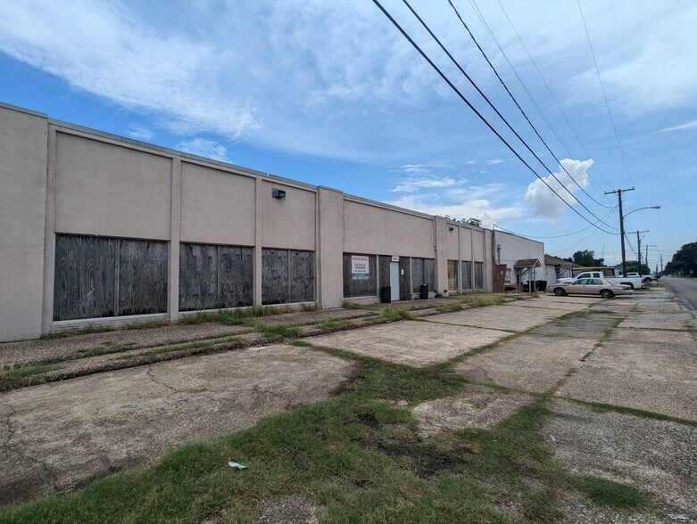 More Photos Of 6100 Jefferson Blvd, Groves Department Store For Sale