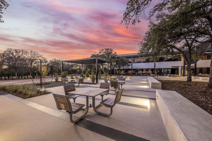 More Photos Of 14231 Tandem Blvd, Austin Office For Lease