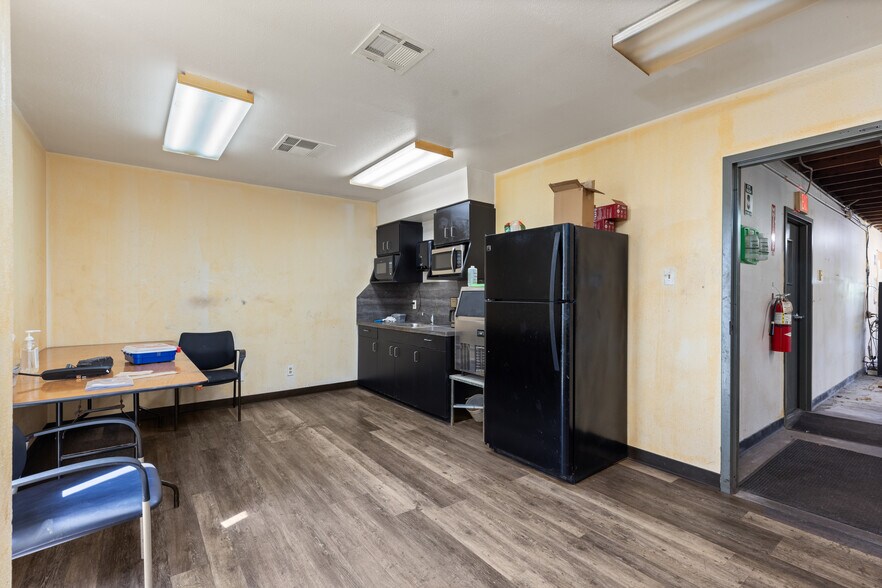 More Photos Of 9834 Windmill Park Ln, Houston Warehouse For Sale