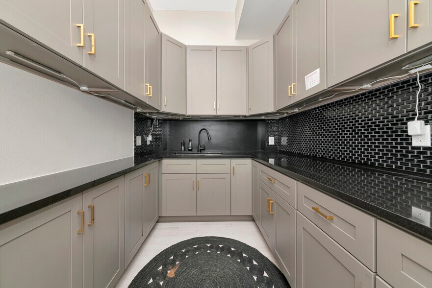 More Photos Of 1345 2nd St, Sarasota Office Residential For Sale