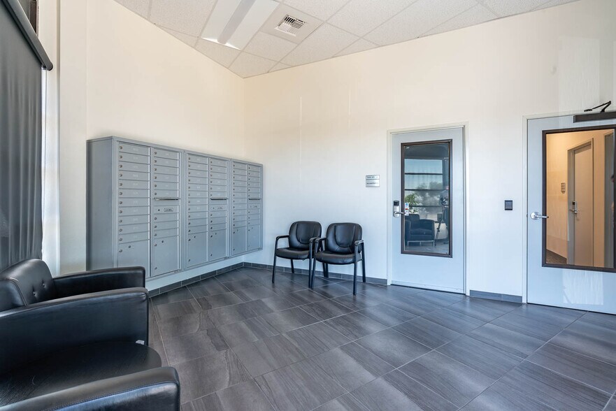 More Photos Of 190 Sierra Ct, Palmdale Unknown For Lease