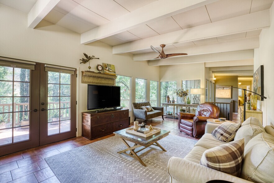 More Photos Of 880 Deer Park Rd, Saint Helena Apartments For Sale