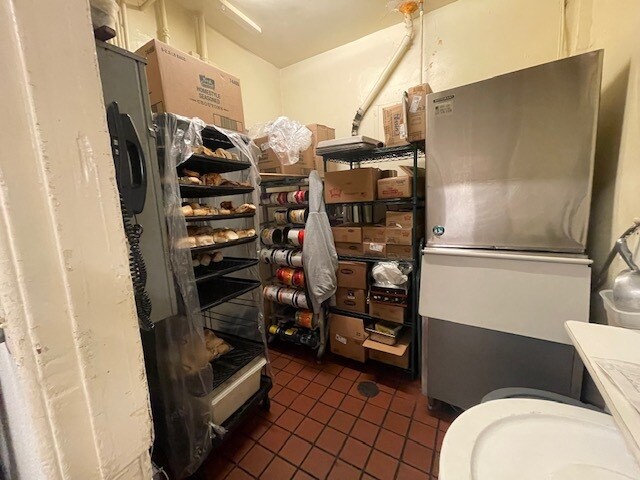 More Photos Of 2222 Wilshire Blvd, Santa Monica Restaurant For Lease