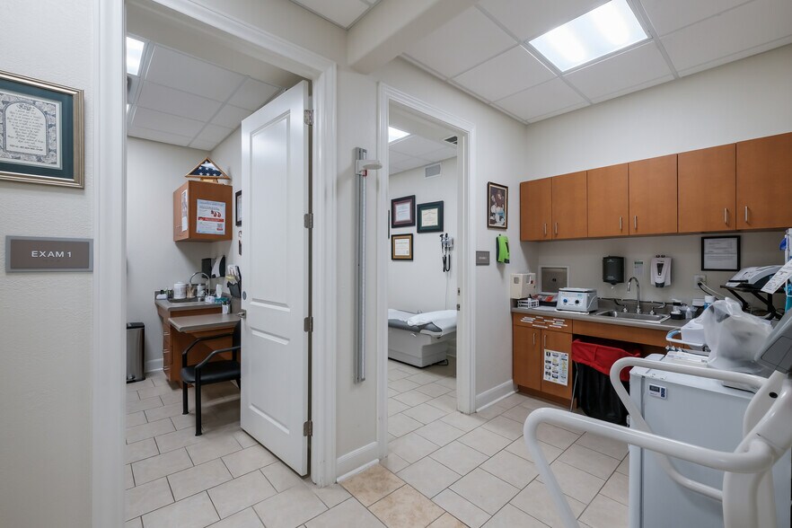 More Photos Of 203 Hwy 87 N, Comfort Office For Lease