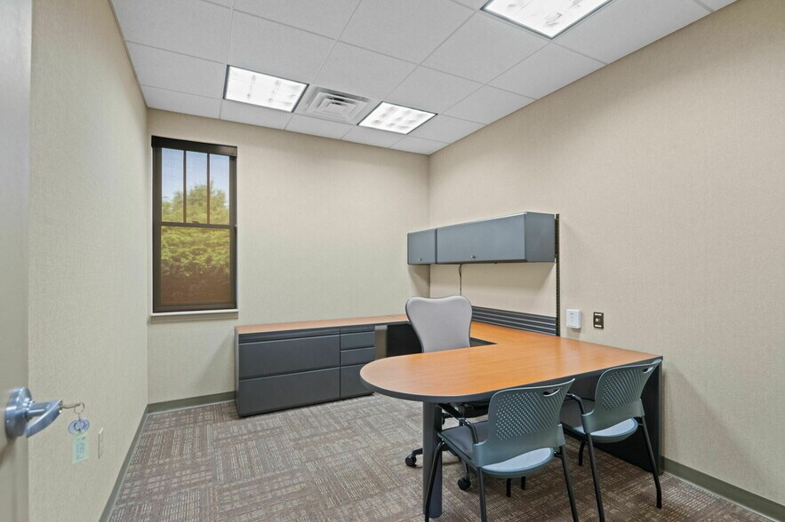 More Photos Of 326 Partnership Pky, Maryville Loft Creative Space For Sale