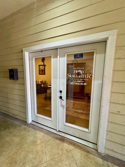 More Photos Of 312 Main St, Smithville Bank For Sale