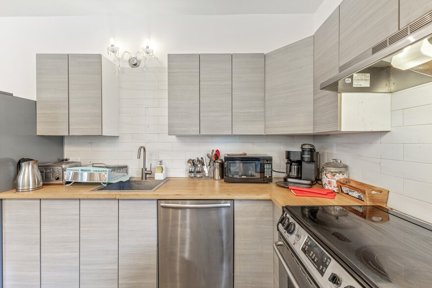 More Photos Of 1023 Rue Berri, Montréal Apartments For Sale