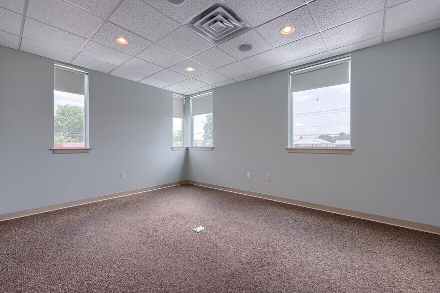 More Photos Of 1864 Oregon Pike, Lancaster Office For Sale