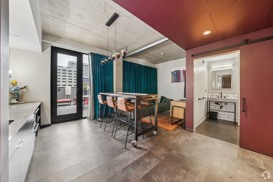 More Photos Of 2225 Telegraph Ave, Oakland Hotel For Sale