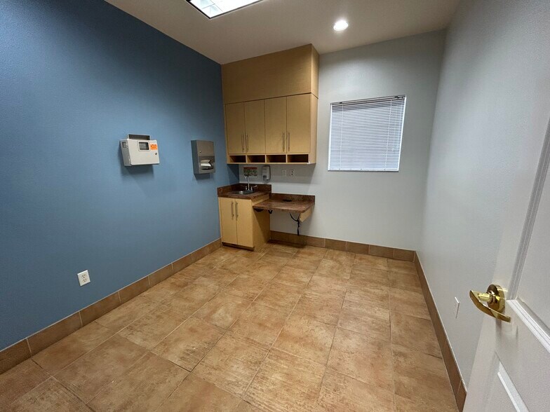 More Photos Of 37914 Daughtery Rd, Zephyrhills Medical For Sale