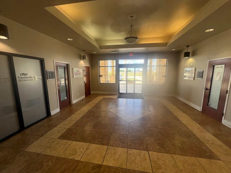 More Photos Of 3202 S W S Young Dr, Killeen Medical For Lease