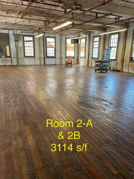 More Photos Of 30 Echo Lake Rd, Watertown Warehouse For Lease