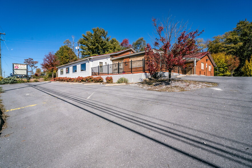 Primary Photo Of 2323 W Main St, Waynesboro Restaurant For Sale