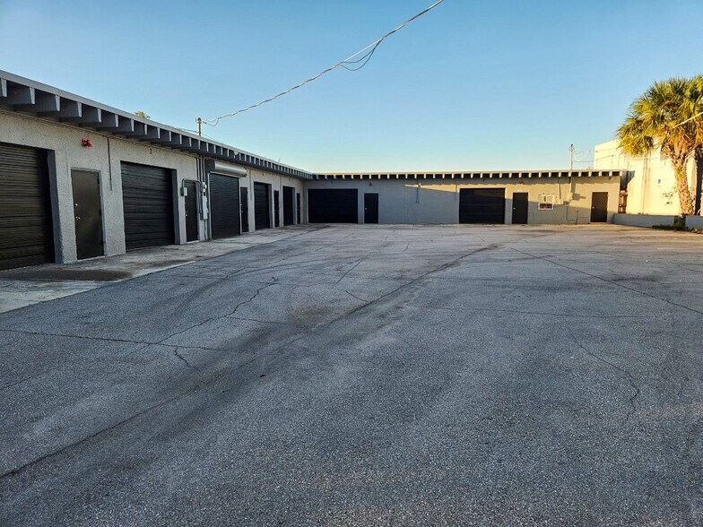 More Photos Of 1151 WaterTower Rd, Lake Park Warehouse For Lease
