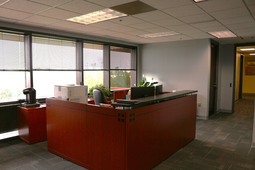 More Photos Of 3201 W White Oaks Dr, Springfield Office For Sale