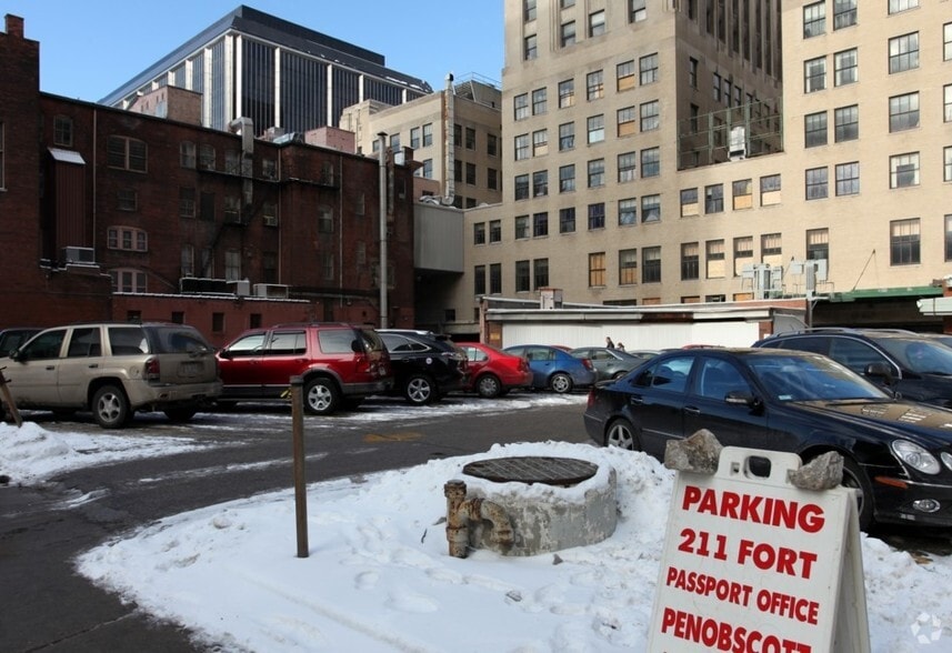 Primary Photo Of 300 W Fort St, Detroit Land For Sale