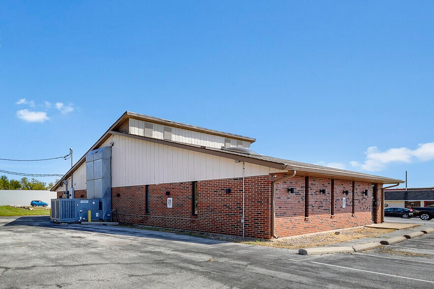 More Photos Of 8600 Daniel Dunkin Commercial Blvd, Pevely General Retail For Sale
