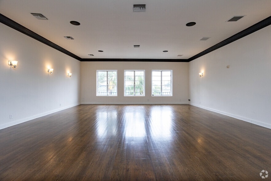 More Photos Of 6525 W Sunset Blvd, Los Angeles Loft Creative Space For Lease