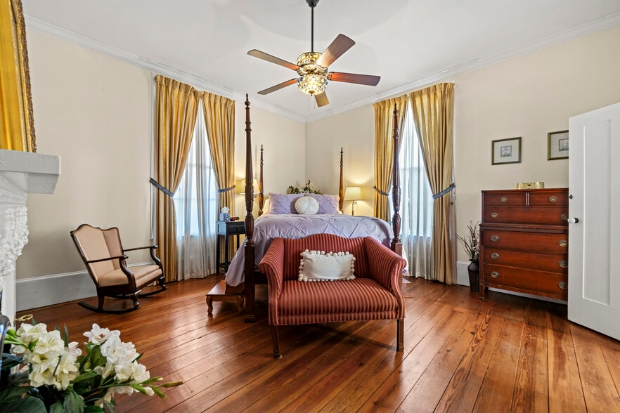More Photos Of 132 E College St, Griffin Hospitality For Sale