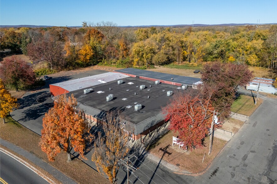 More Photos Of 2 S Bridge Dr, Agawam Office For Lease