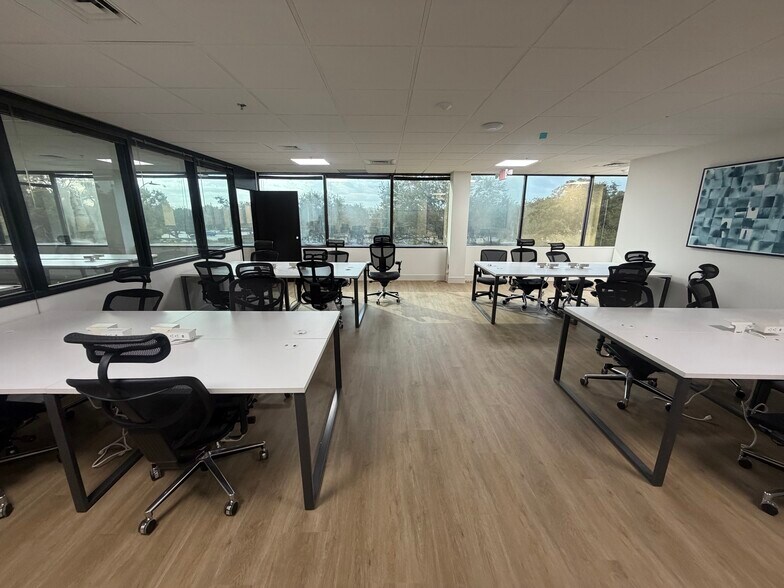 More Photos Of 6698 68th Ave N, Pinellas Park Loft Creative Space For Lease