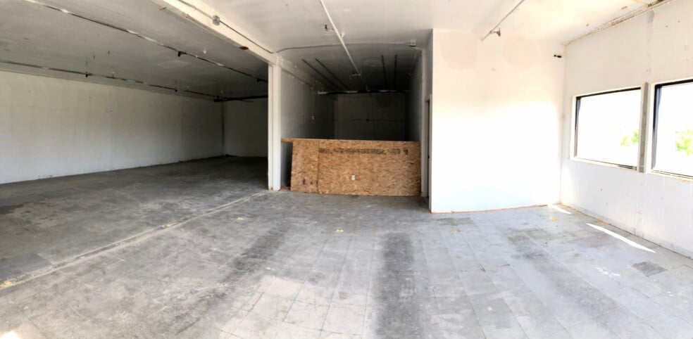 More Photos Of 911 W C St, Wilmington Warehouse For Lease