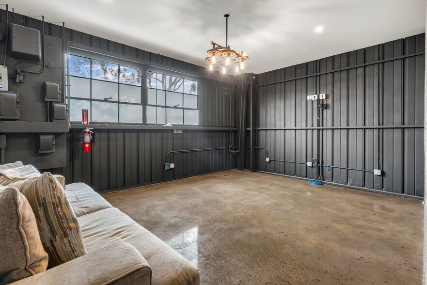 More Photos Of 2637 Saint Louis Ave, Signal Hill Warehouse For Sale