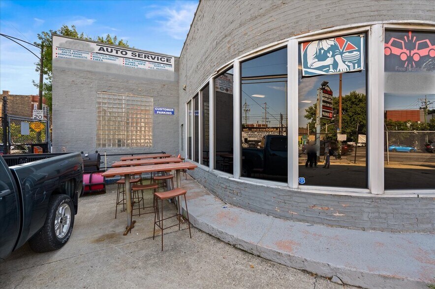 More Photos Of 629 N Ashland Ave, Chicago Land For Sale