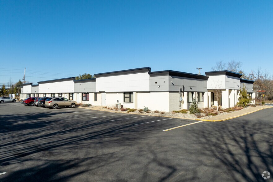 More Photos Of 900 W Main St, Freehold Medical For Lease