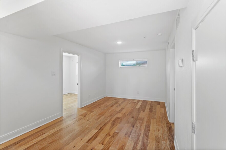 More Photos Of 319 Eastwood St, Houston Apartments For Sale