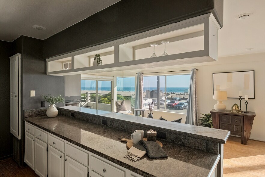 More Photos Of 3111 Ocean Front Walk, Marina Del Rey Apartments For Sale