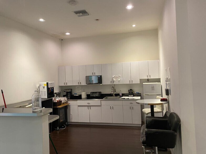 More Photos Of 17401 NW 2nd Ave, Miami Warehouse For Sale