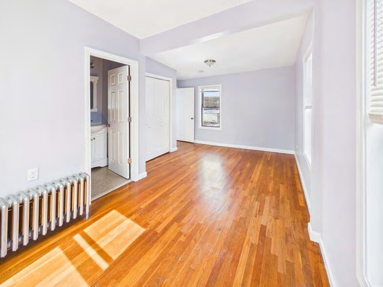 More Photos Of , Hyde Park Unknown For Sale