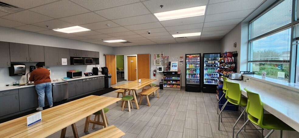 More Photos Of 6870 Bermuda Rd, Las Vegas Office For Lease