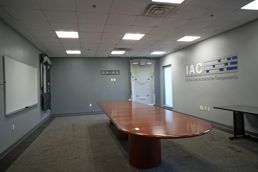 More Photos Of 850 Industrial Rd, Madisonville Manufacturing For Lease