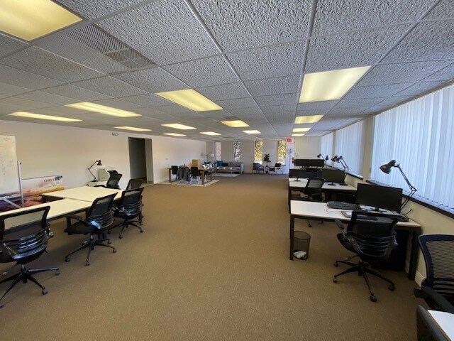 More Photos Of 21338 Carlo Dr, Clinton Township Manufacturing For Lease