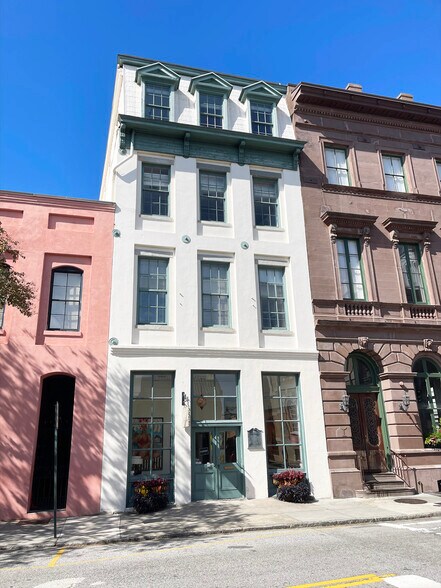 More Photos Of 111 E Bay St, Charleston Storefront Retail Office For Lease