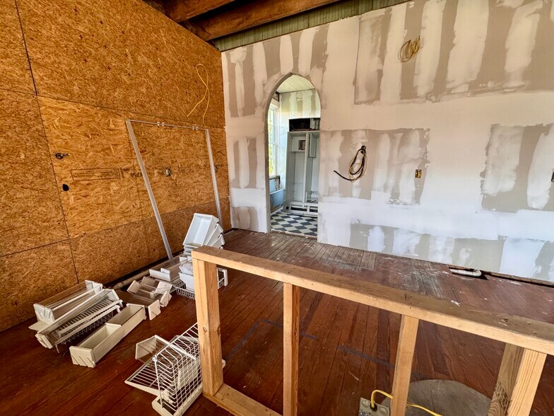 More Photos Of 2720 Cleveland St, Elloree Storefront Retail Residential For Sale