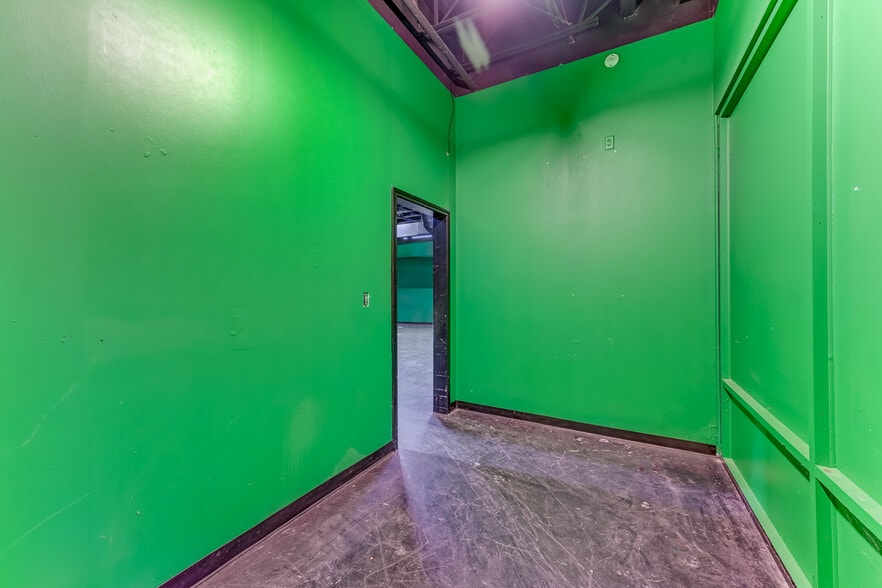 More Photos Of 324 Fm-1960 Rd, Houston General Retail For Sale