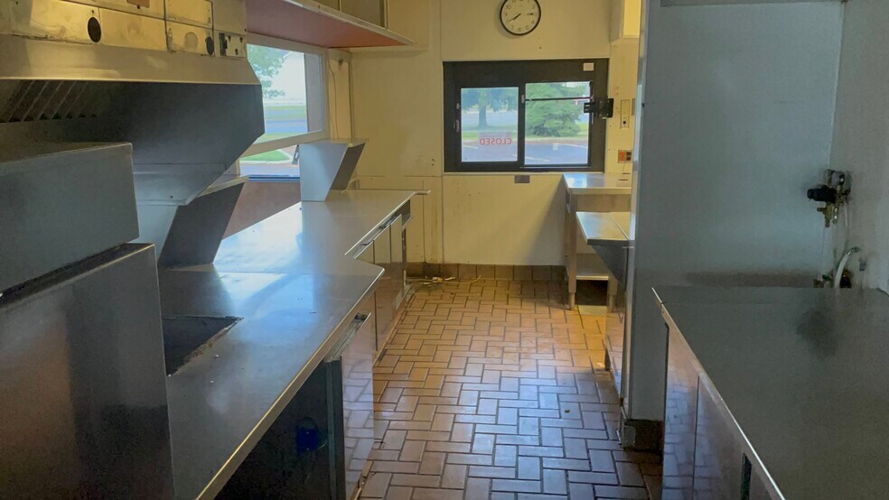 More Photos Of 17431 Dix Rd, Melvindale Fast Food For Lease