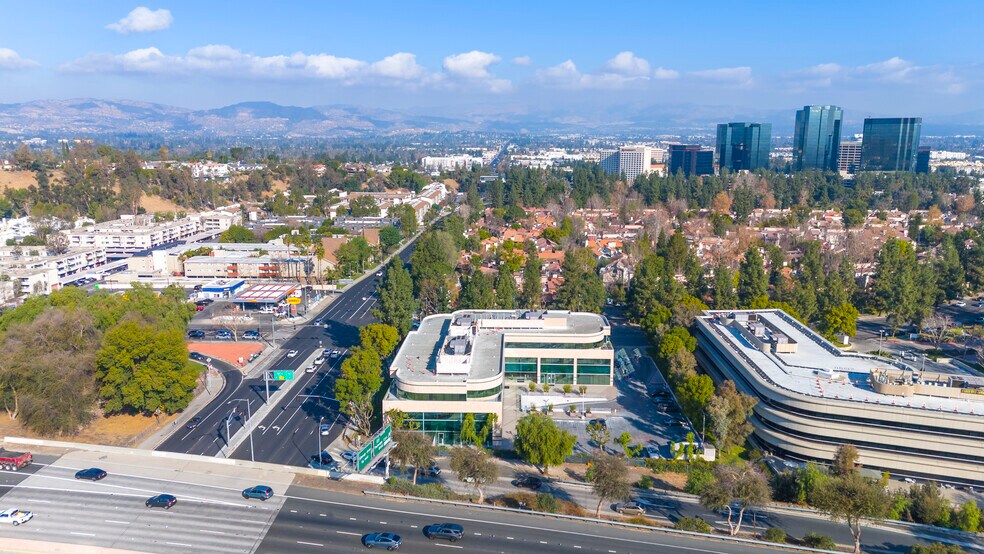 More Photos Of 5550 Topanga Canyon Blvd, Woodland Hills Office For Lease