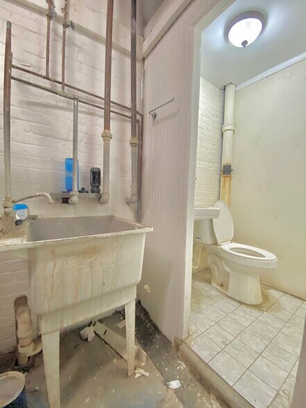 More Photos Of 8329 Delaware Ave, Upper Darby Service For Sale