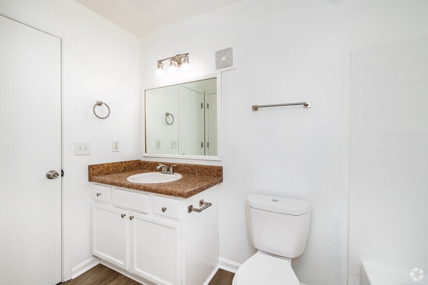 More Photos Of 4600 Twin Oaks Dr, Pensacola Apartments For Sale