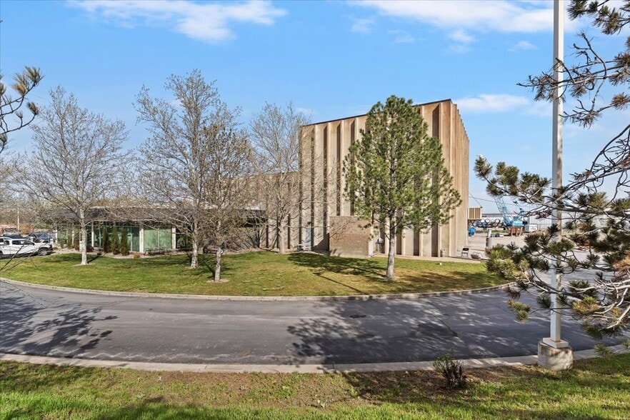 More Photos Of 825 S Gladiola St, Salt Lake City Warehouse For Sale