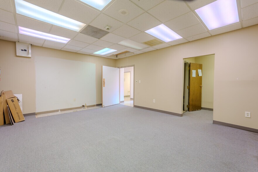 More Photos Of 208 Marengo St, Florence Healthcare For Lease